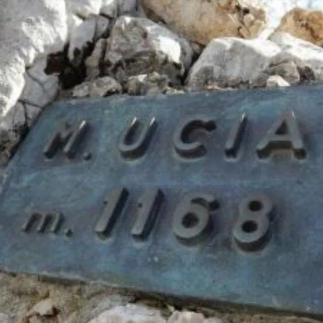 The bronze plaque on the summit of Monte Ucia, reading M. Ucia m. 1168